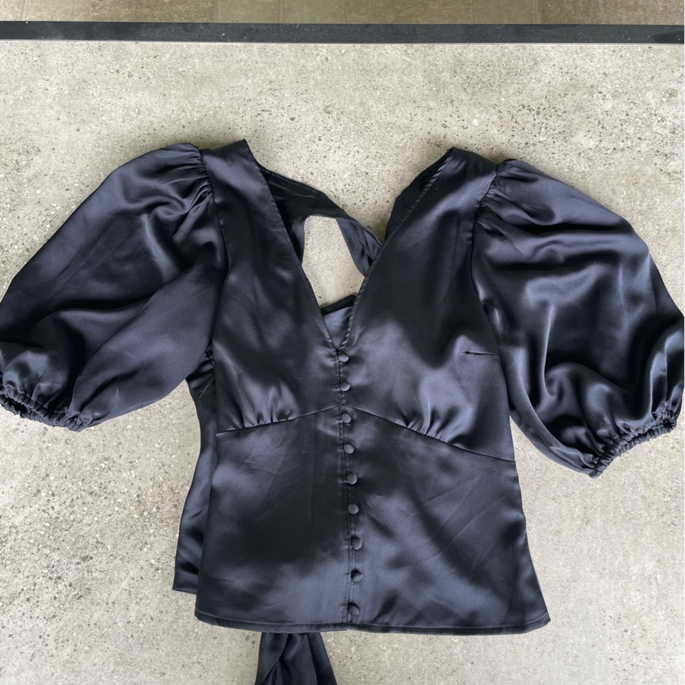 Wmns Abercrombie&Fitch black satin puff sleeve top w/open back bow tie Size XS